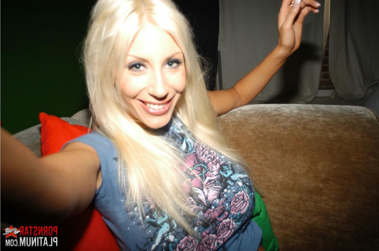 20P 43-Year-old busty Swedish MILF Puma Swede exposing her big fake tits