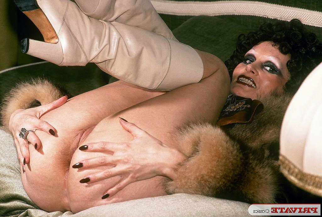 14P Pornstars from back in the 60s and 70s show their fuckable snatches