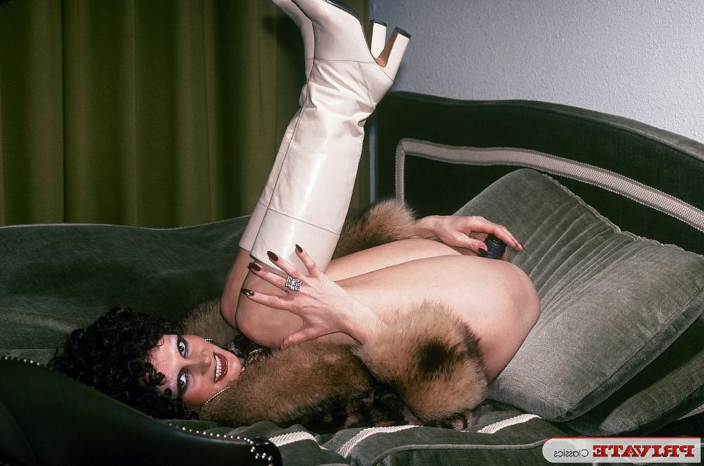 14P Pornstars from back in the 60s and 70s show their fuckable snatches