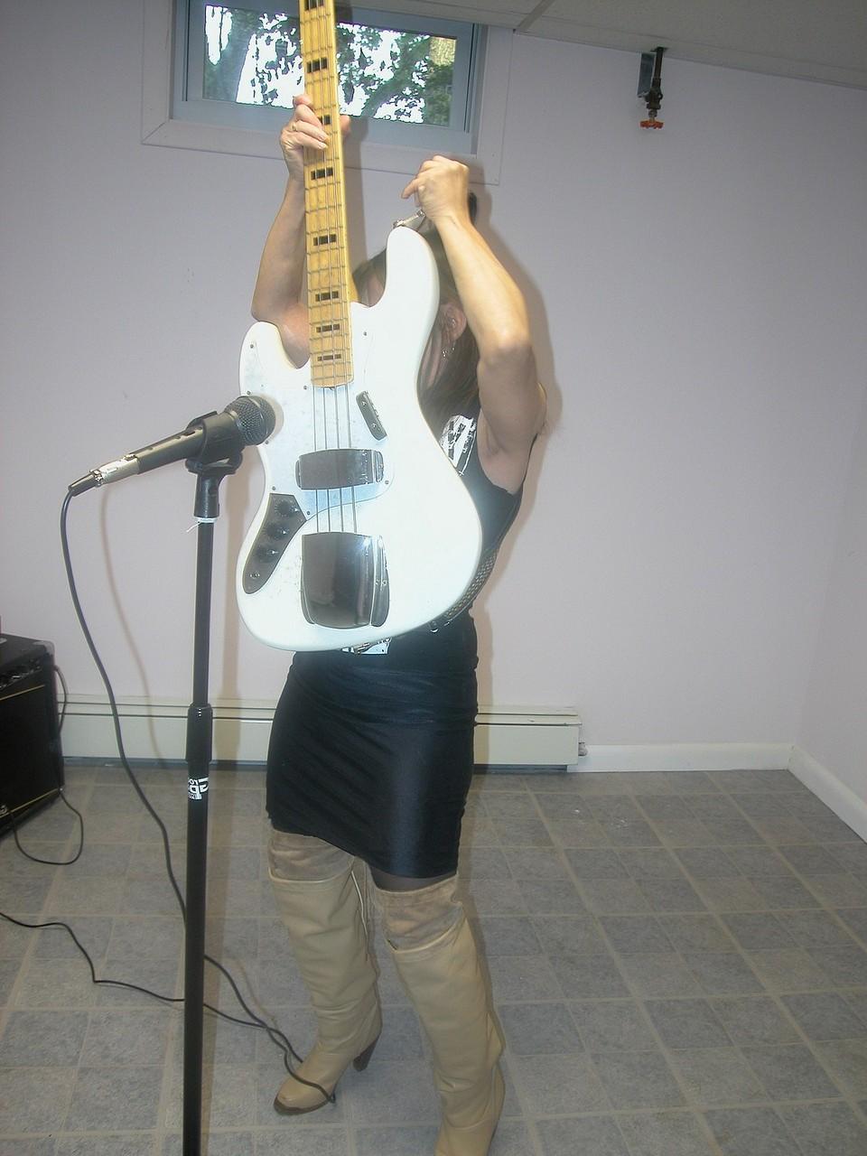 20P Naughty MILF Vixen strips down to her stockings while playing her guitar