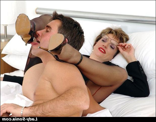 15P Mature femdom has some CFNM foot fetish fun with her boyfriend