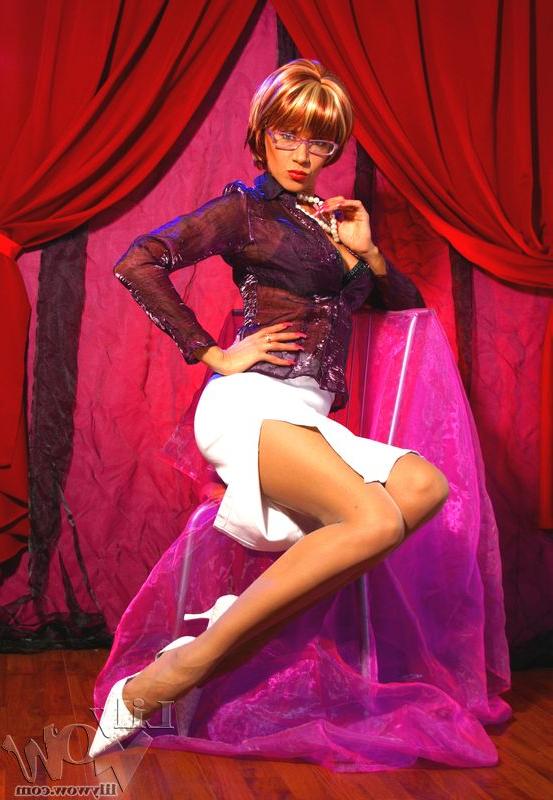 11P Sexy MILF steps out of her heels while wearing sheer pantyhose