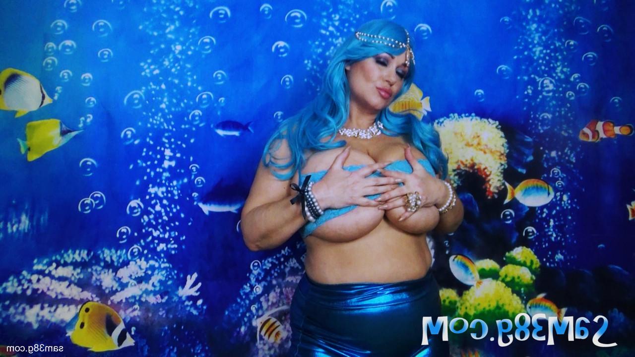 16P Der üppige Pornostar Samantha 38G spielt mit ihren Monstertitten und großen Nippeln