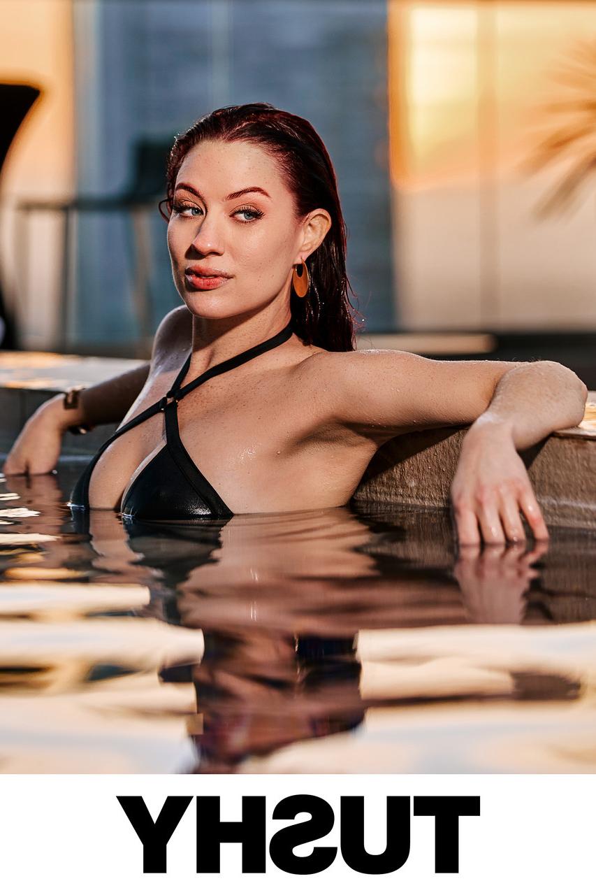 20P Beleza ruiva com peitos grandes Jessica Ryan é analisada por Mick Blue