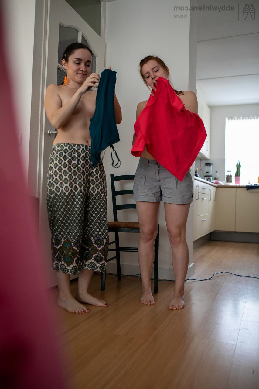 20P Las amateurs australianas galina y sienna g se visten con ropa informal