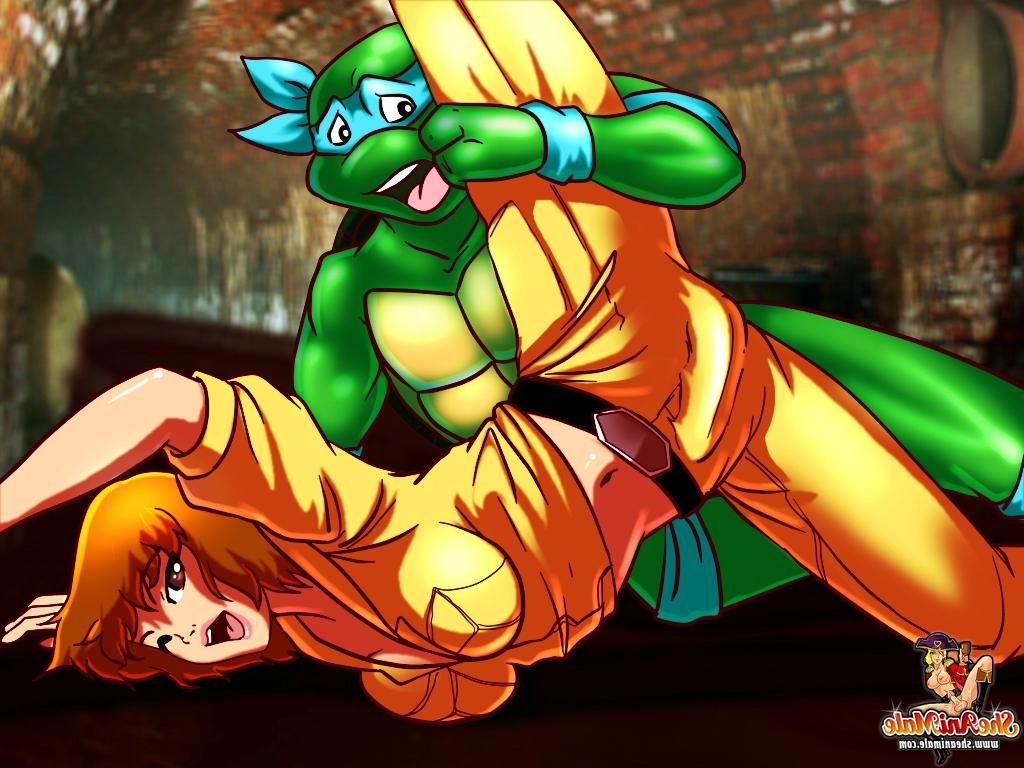 12P Une transsexuelle au gingembre et aux gros seins baise une tortue ninja adolescente coquine