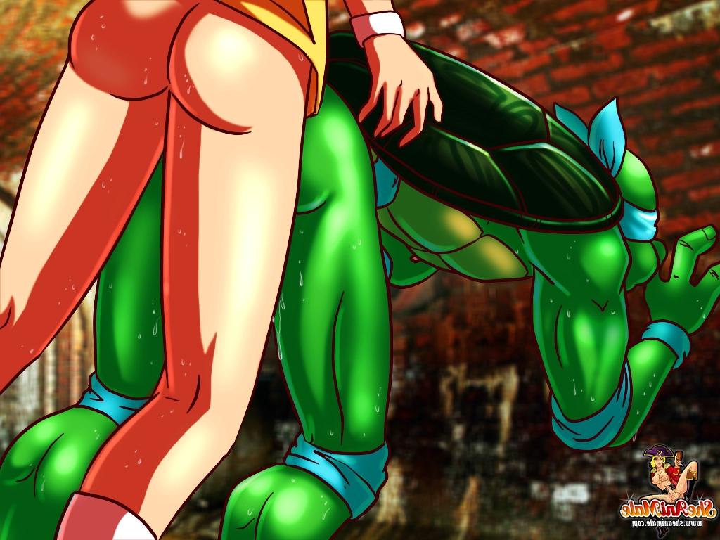 12P Une transsexuelle au gingembre et aux gros seins baise une tortue ninja adolescente coquine