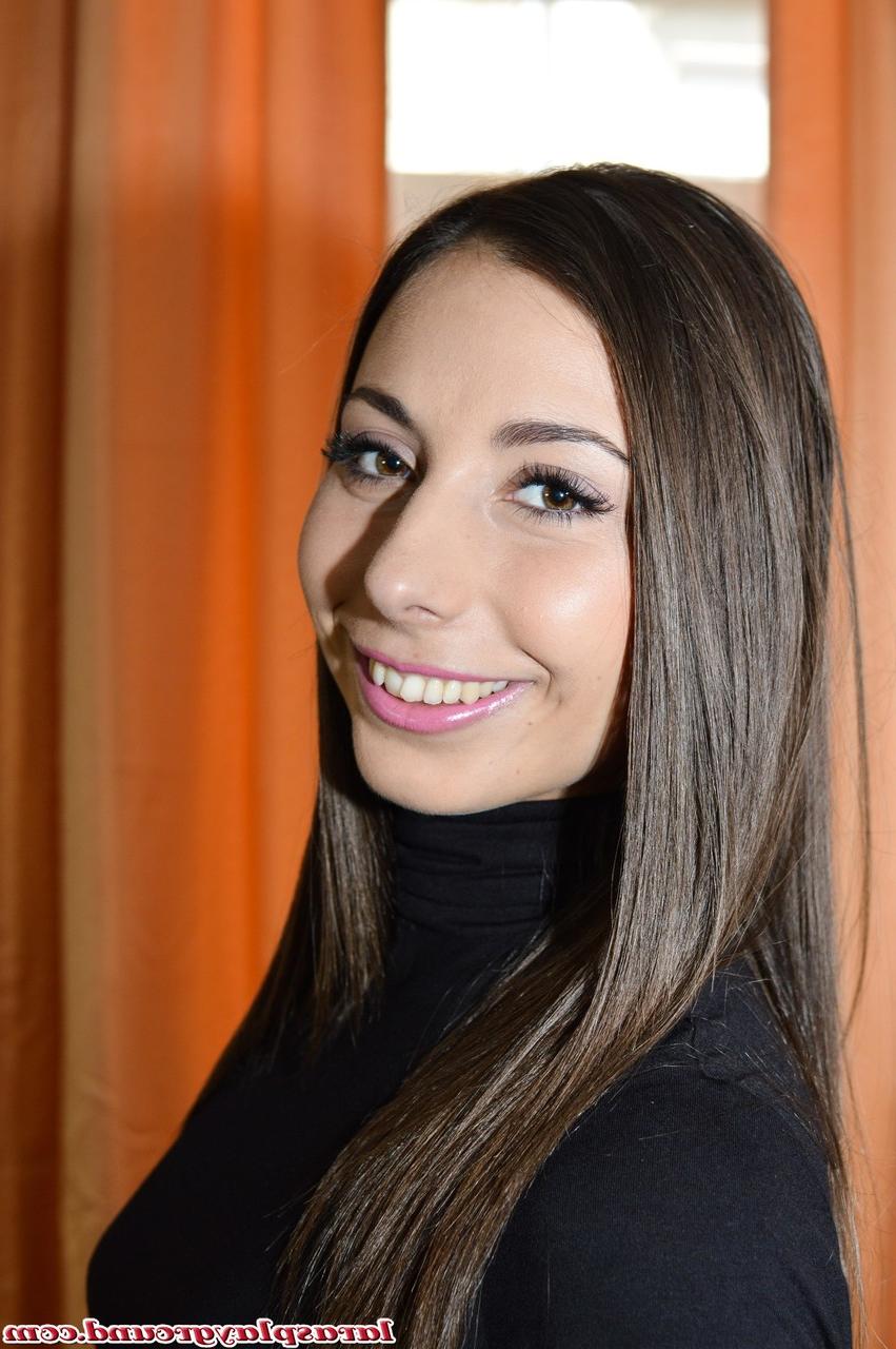 20P Tall Hungarian Carla Crouz pulls down her sexy pants and shows her big ass