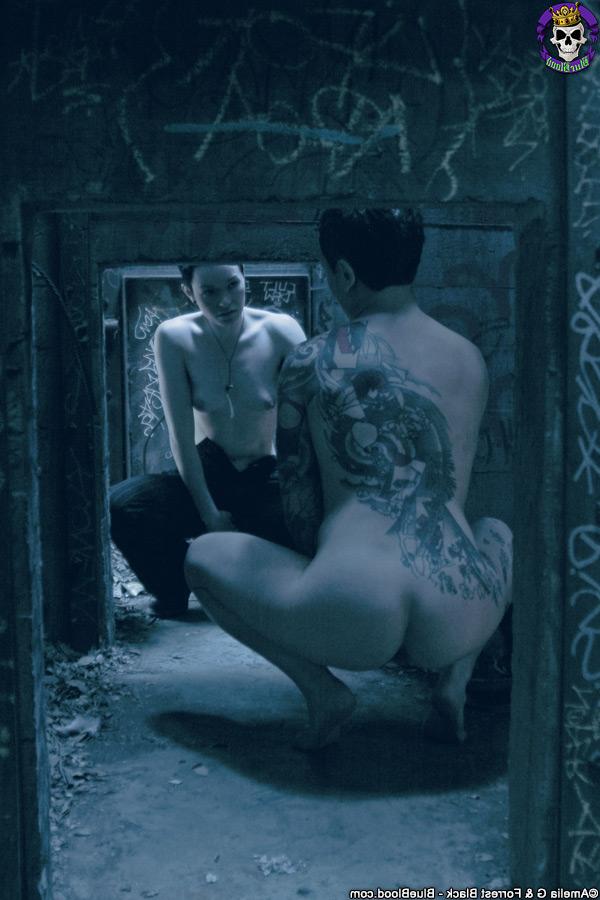15P Short haired dykes Jiz Lee & Syd Blakovich have sex in front of a mirror