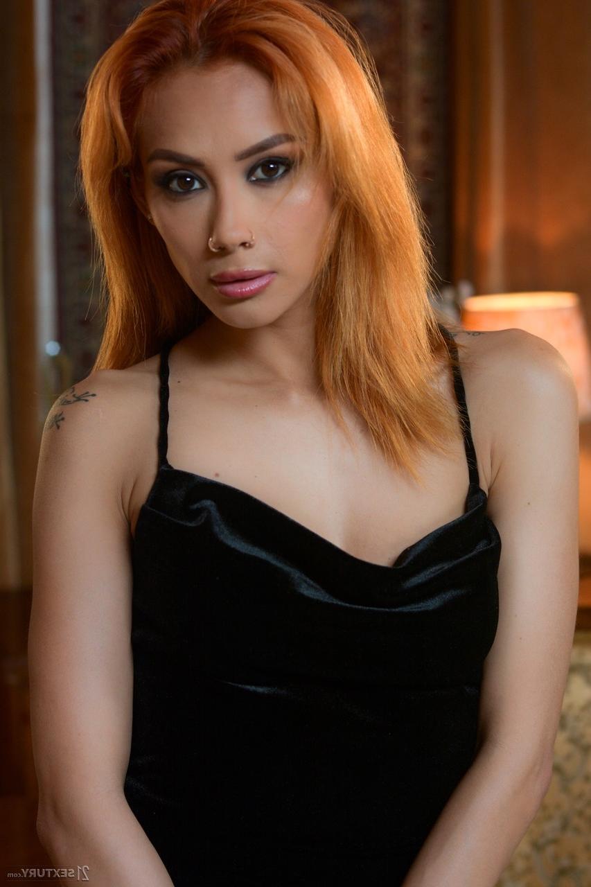 15P A ruiva latina Veronica Leal leva um pau no cu imundo na cama