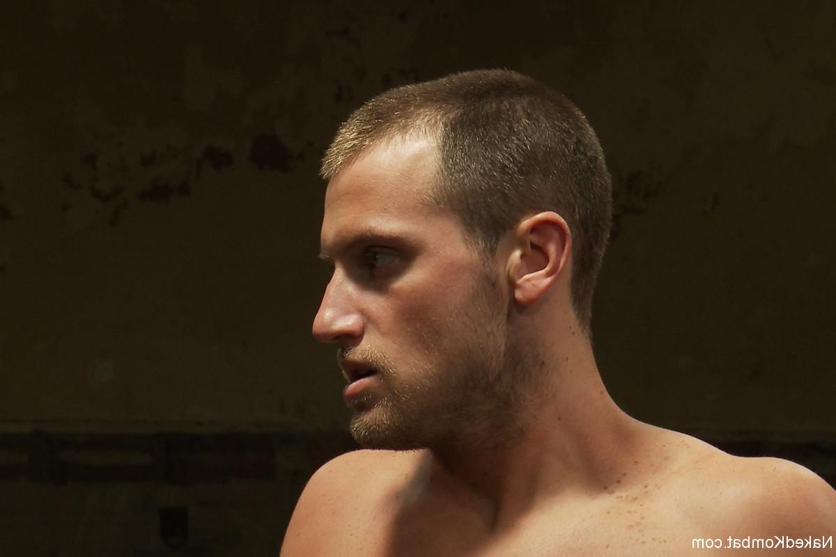 20P Kombat desnudo Kyle Braun, Kyle Quinn