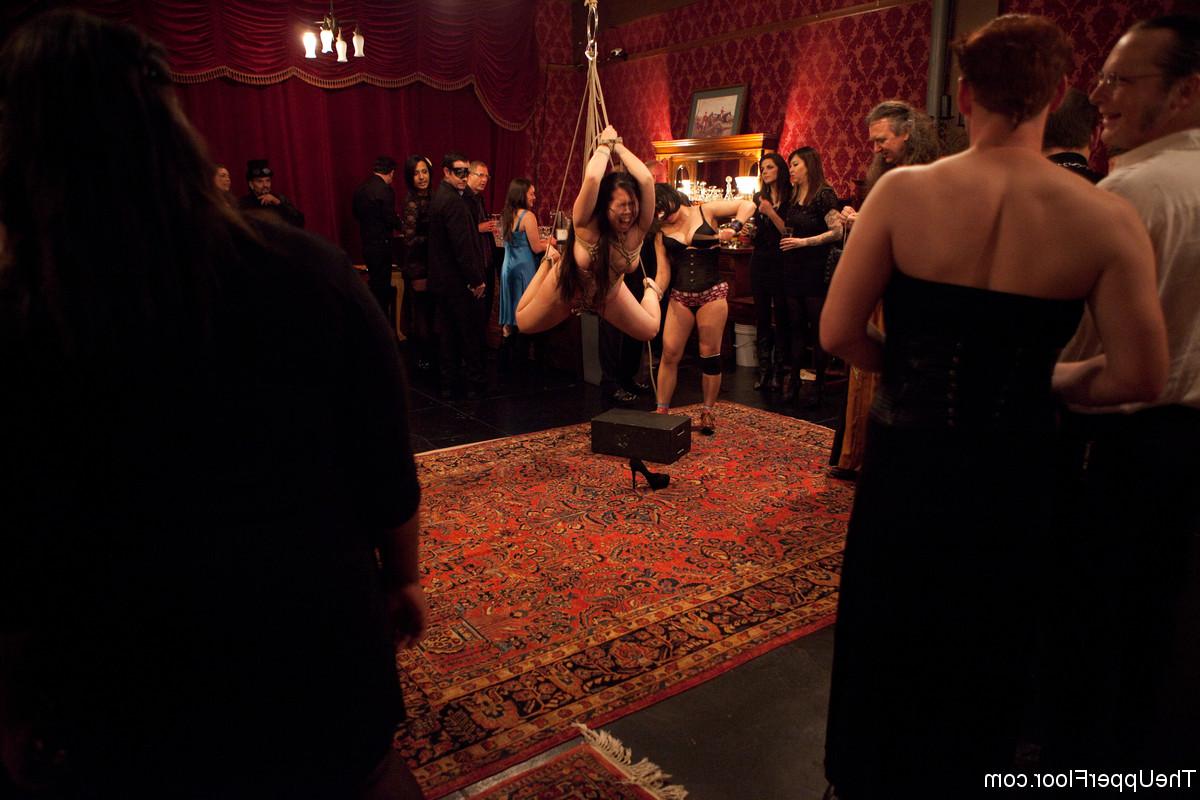20P L'étage supérieur Isis Love, Krysta Kaos, Mark Davis, Skin Diamond, Sparky Sin Cla