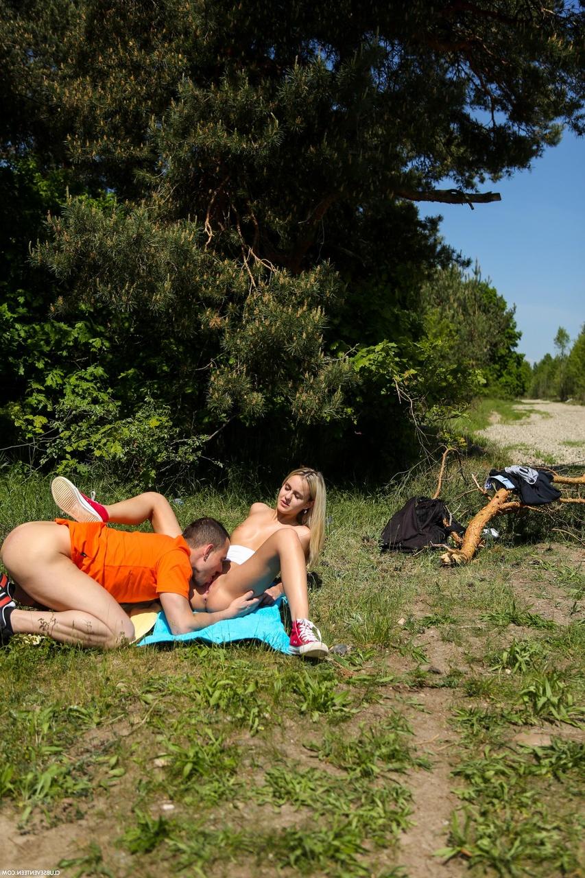 20P Naughty Joleyn Burst gets her twat sucked and fucked at a picnic