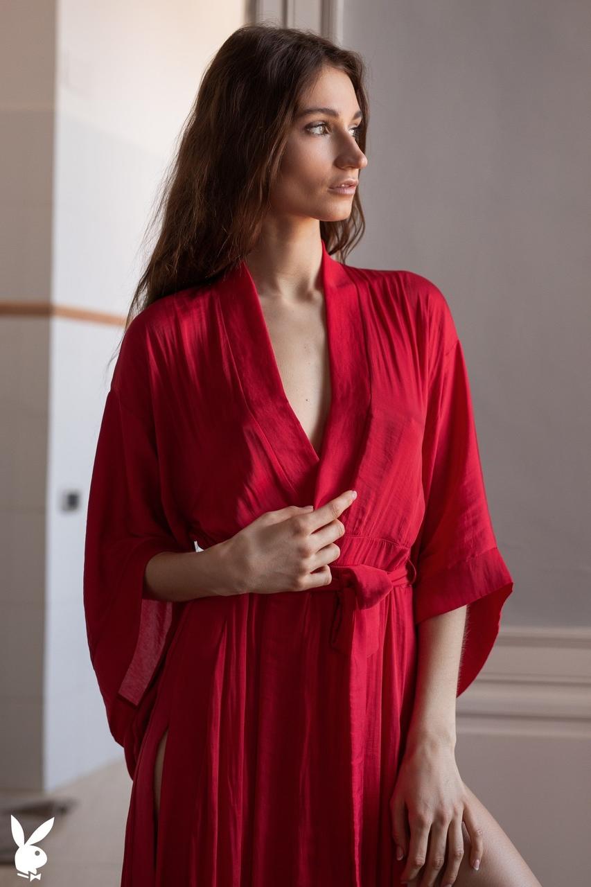 20P Glamorous babe Ilvy Kokomo strips her red nightgown and shows her hot body