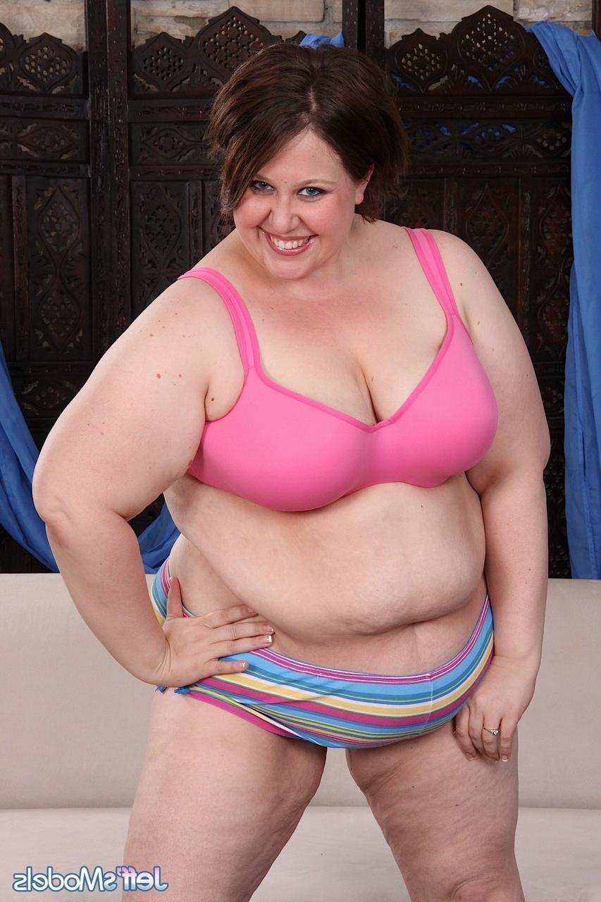 20P BBW Khloe Kanyon sucks a big dick & takes a cumshot on her big tits after sex