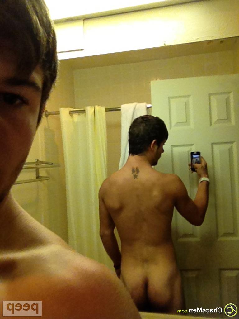 11P Gay hunk Nico takes nude selfies showing his muscular body & his hard dick