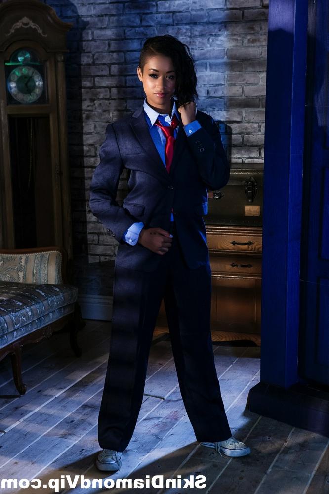 15P Hot gumshoe Skin Diamond strips her detective uniform to spread her long legs