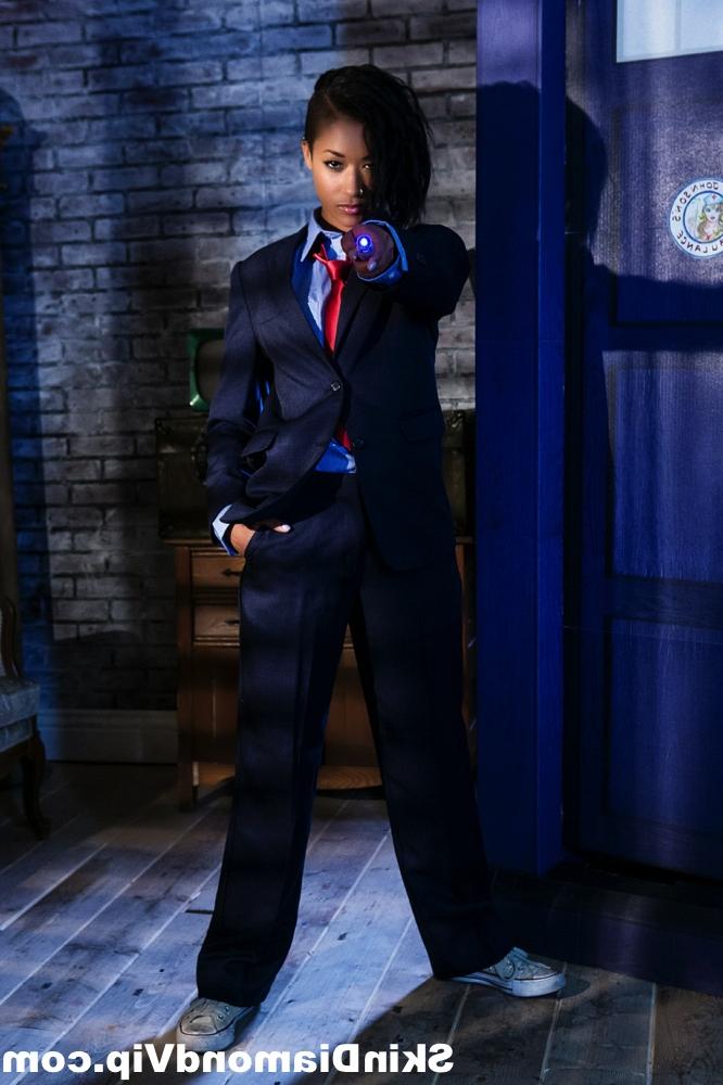 15P Hot gumshoe Skin Diamond strips her detective uniform to spread her long legs