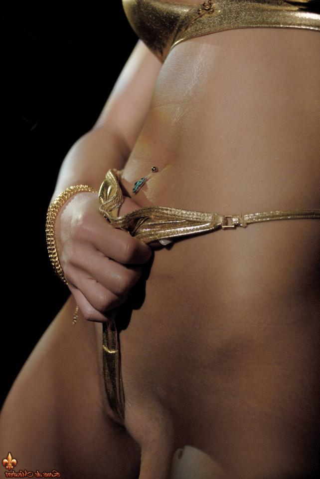 16P Blonde MILF Sharka Blue twerks at night while wearing a gold bikini