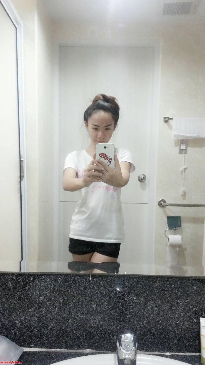 20P Cute Asian ladyboy Yuri enjoys posing in her hot solo compilation