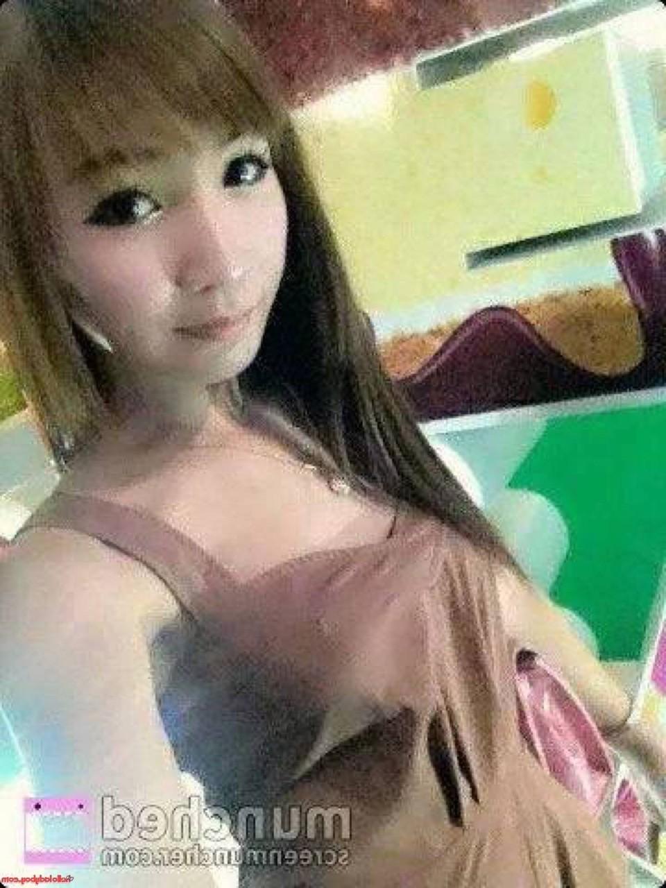 20P Cute Asian ladyboy Yuri enjoys posing in her hot solo compilation