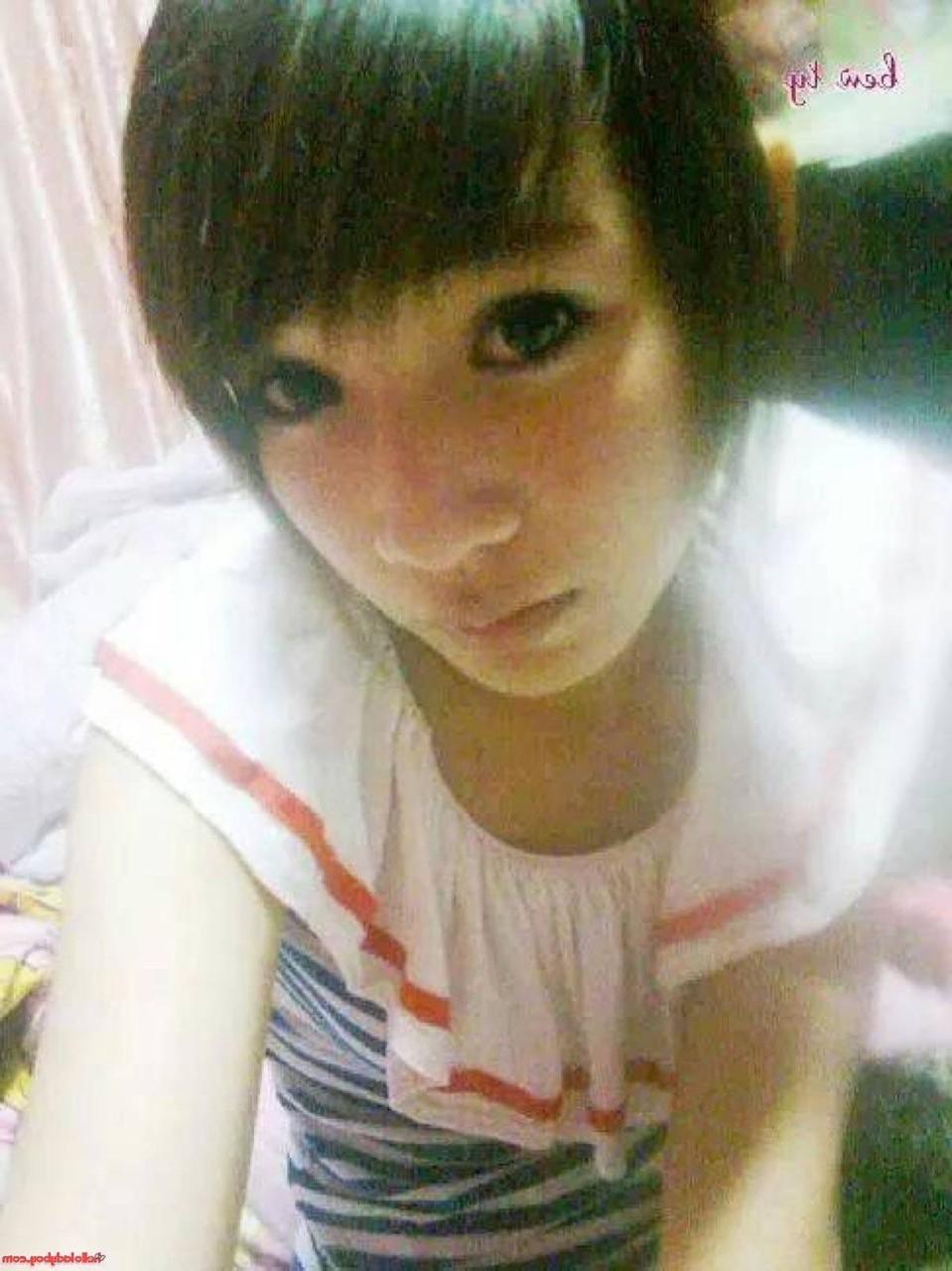 20P Cute Asian ladyboy Yuri enjoys posing in her hot solo compilation