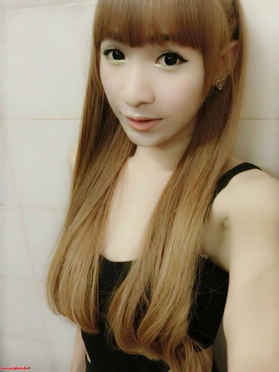 20P Cute Asian ladyboy Yuri enjoys posing in her hot solo compilation