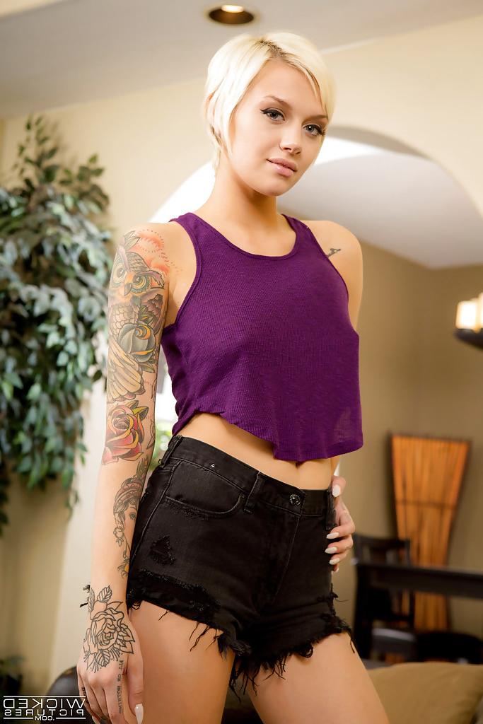 16P Emma Mae feels needy to stretch the pussy and ass in solo scenes