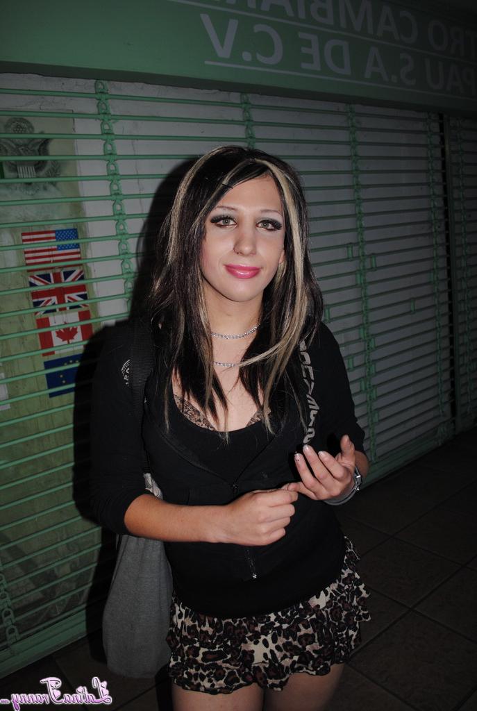 11P Latina Tranny Nua Fotos