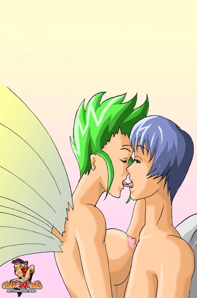 12P Une transsexuelle animée aux cheveux verts avec des ailes baise un mec endormi sur un lit