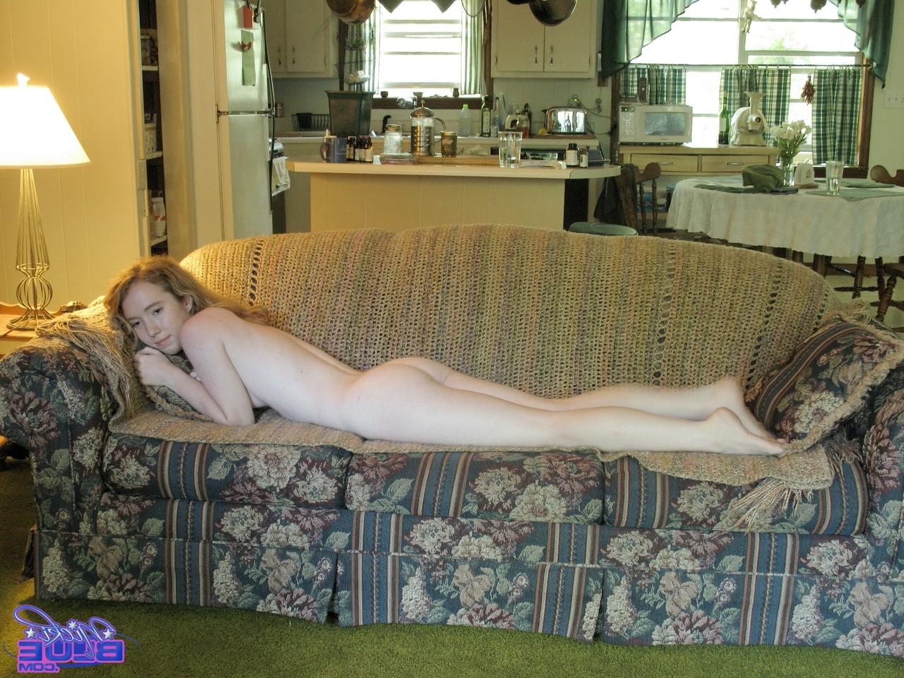 20P 19-year-old babe Nicki Blue posing nude with a guitar in her hands