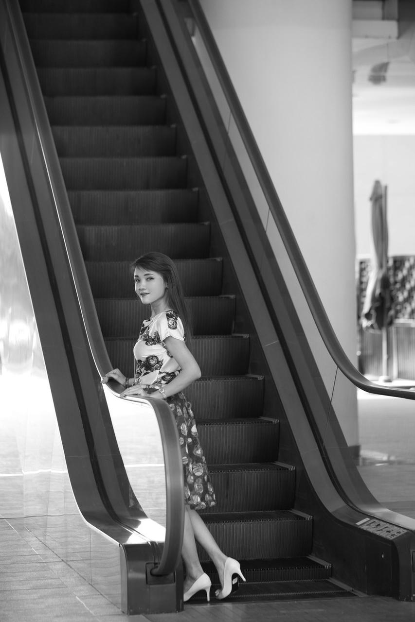 20P Lovely Asian lady Kim Mimi posing in her summer outfit in public