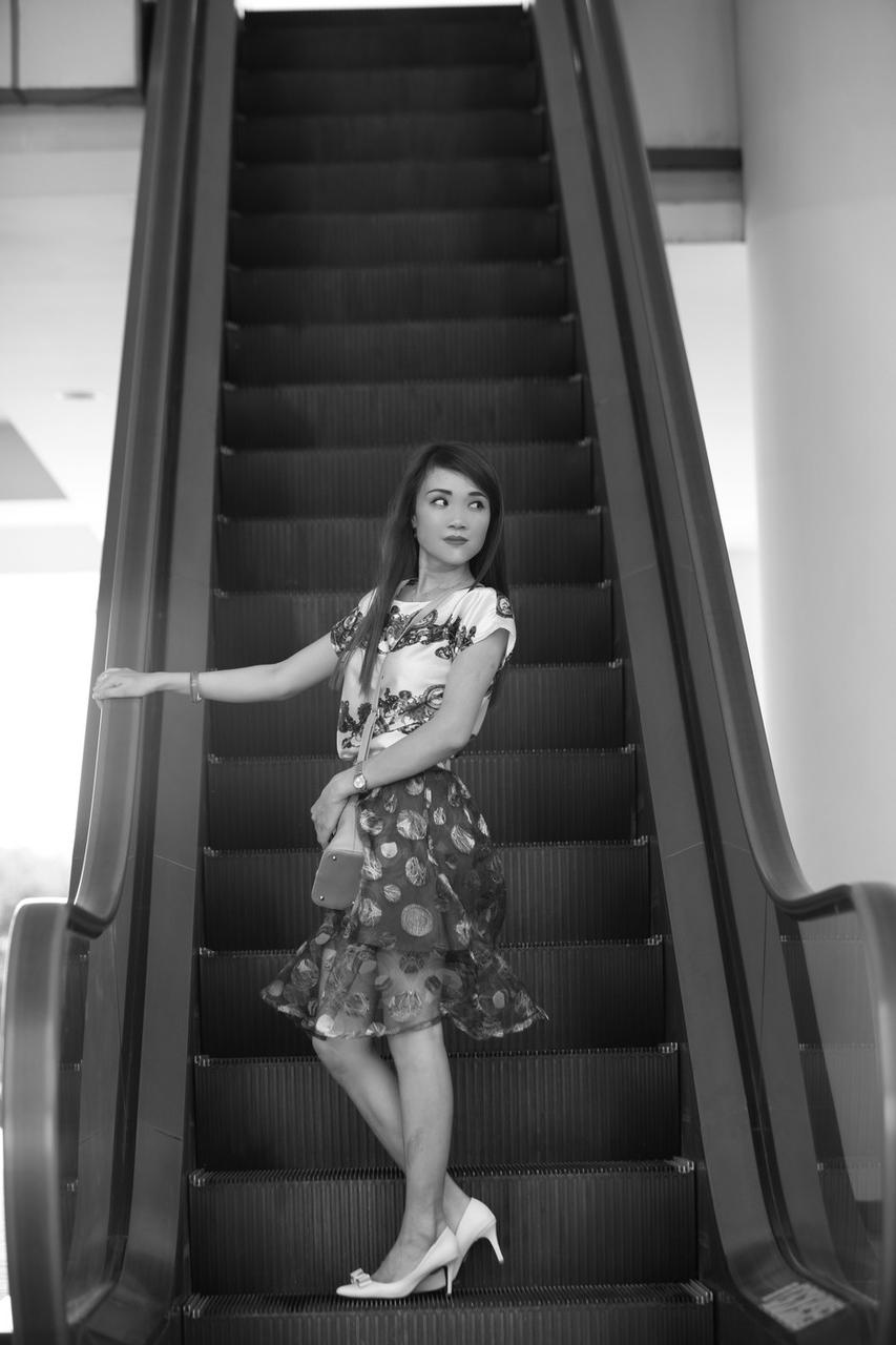 20P Lovely Asian lady Kim Mimi posing in her summer outfit in public