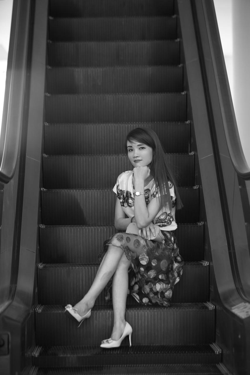 20P Lovely Asian lady Kim Mimi posing in her summer outfit in public