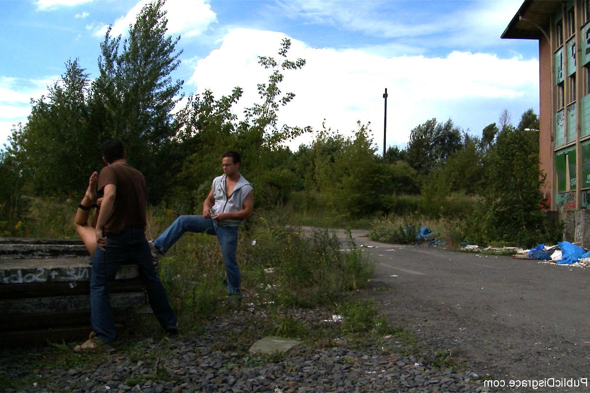 20P Public Disgrace Felicia, Tommy Pistol