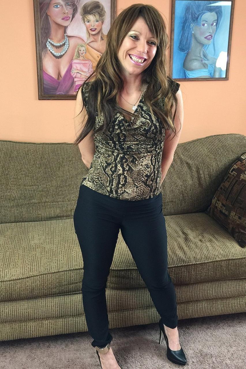 20P Petite MILF Brandi Minx exposes her firm body and gives head kneeling