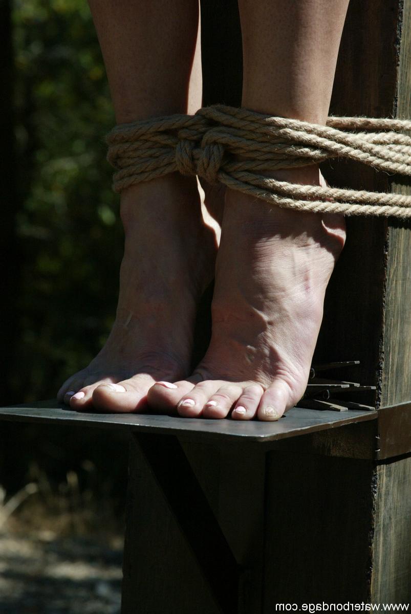 20P Naked brunette Venus gets whipped & toyed during an outdoor crucifixion scene