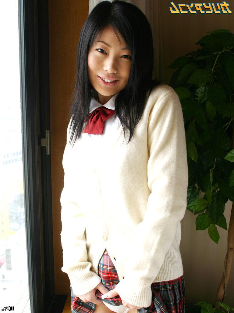 12P A linda estudante japonesa Aya revela sua buceta maravilhosa e peitos doces