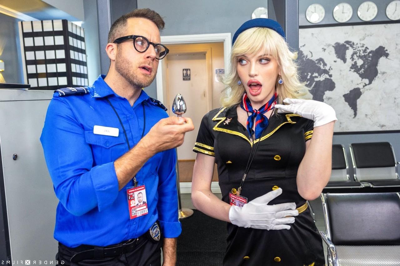 15P ジョエル・サムワンをフィーチャーしたジェンダー X 映画、イジー・ワイルド・ネイキッド・ギャラリー