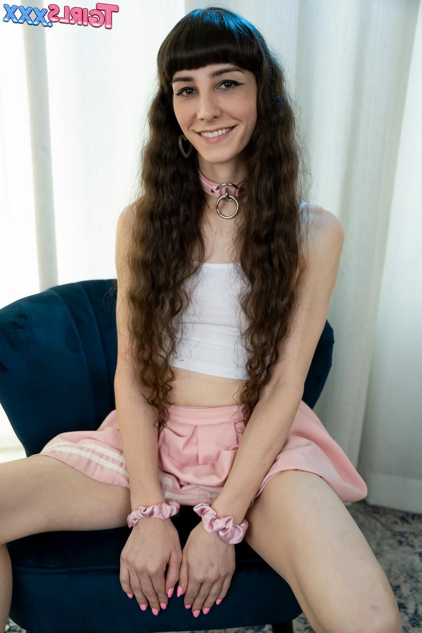 16P Sexy travesti Livi Doll mostra seu pau ereto e seu convidativo buraco de amor anal
