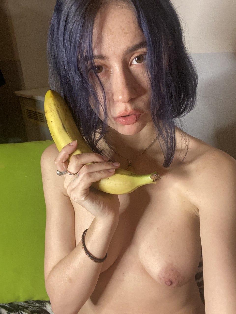 20P Sexy cam model Alice Sweet shows off her perfect tits & toys her trimmed pussy