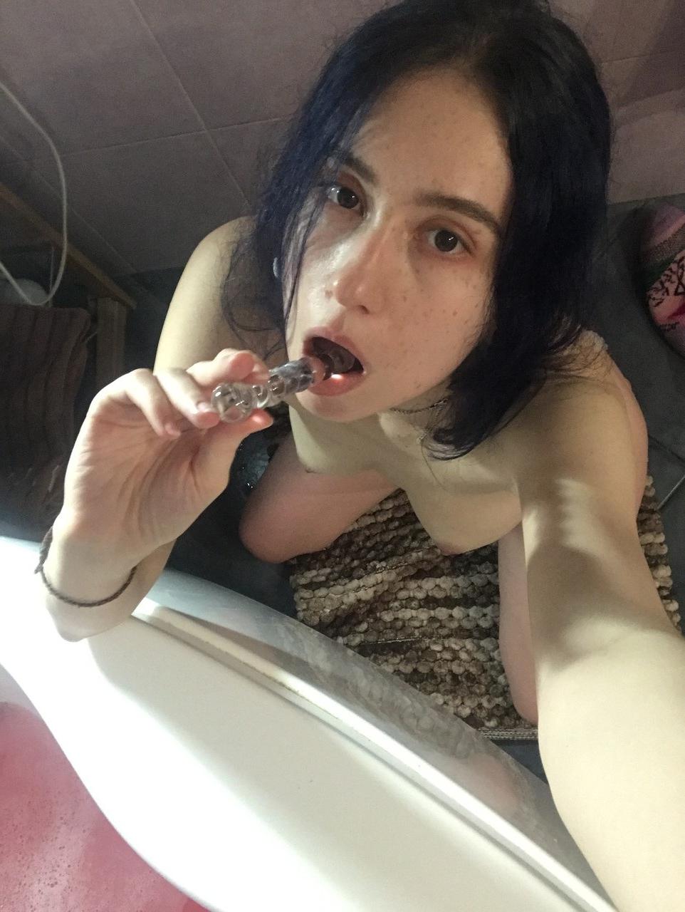20P Sexy cam model Alice Sweet shows off her perfect tits & toys her trimmed pussy
