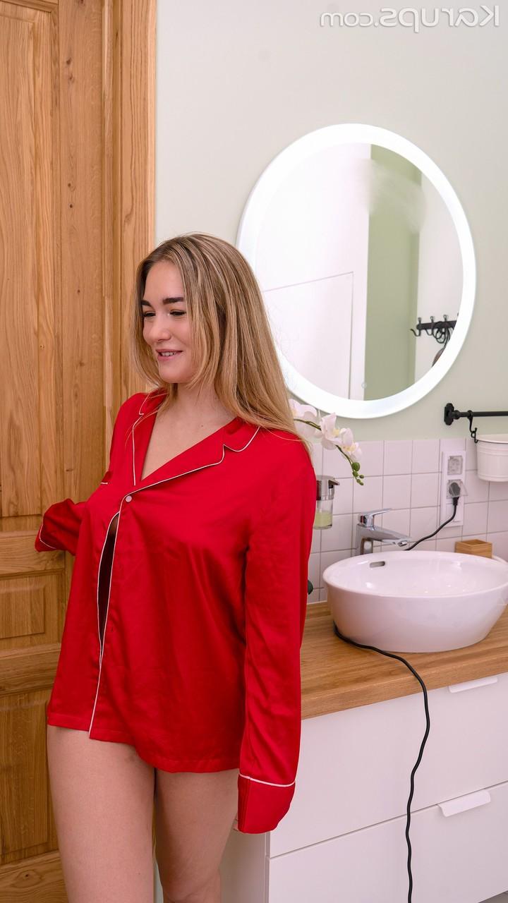 20P Die heiße Amateur-Teenagerin Hazel Grace genießt einen schmerzhaften Fick und bekommt einen Cumshot ins Gesicht