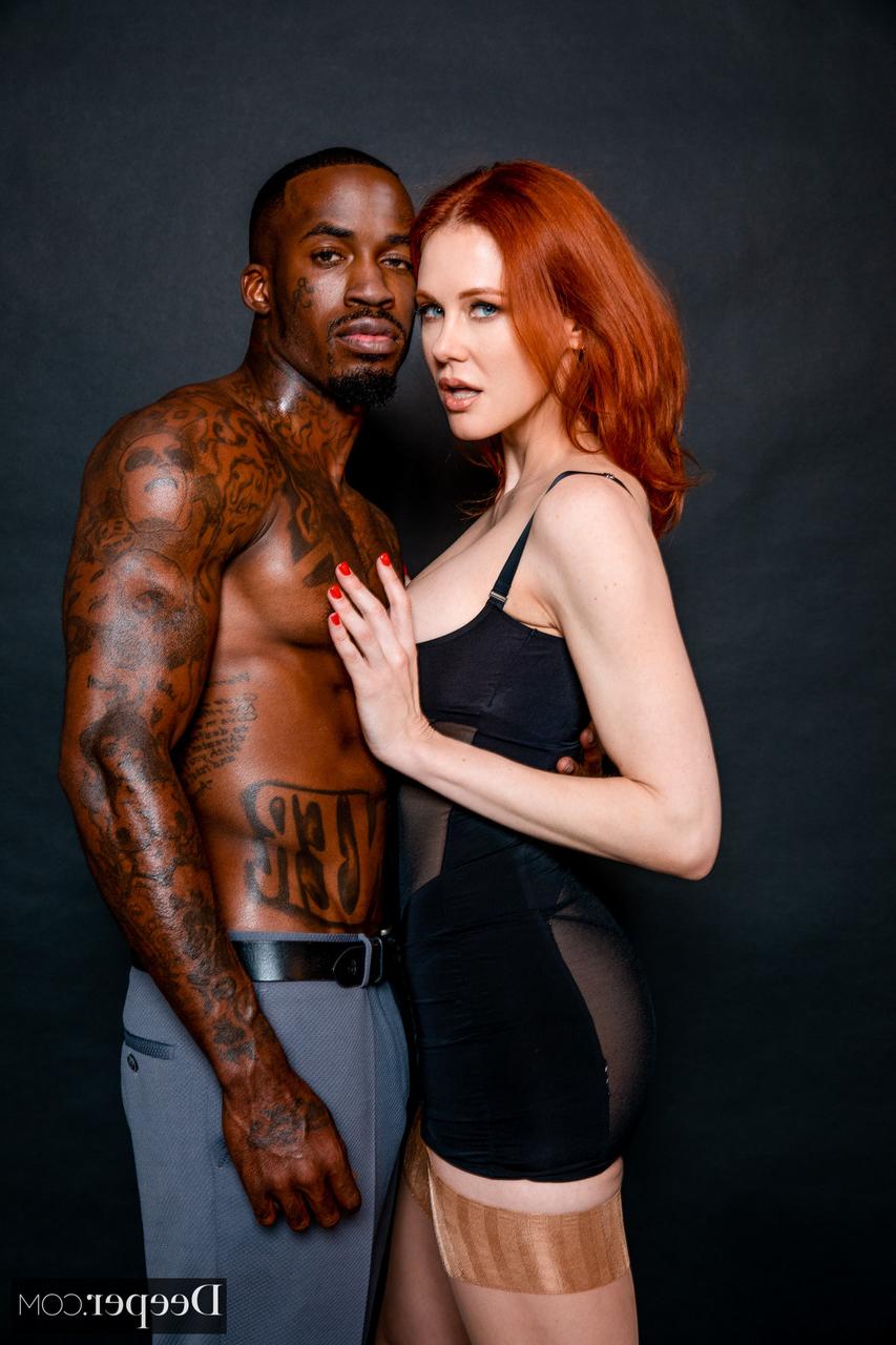 20P Redheaded MILF Maitland Ward exposes her fantastic big tits and gets blacked
