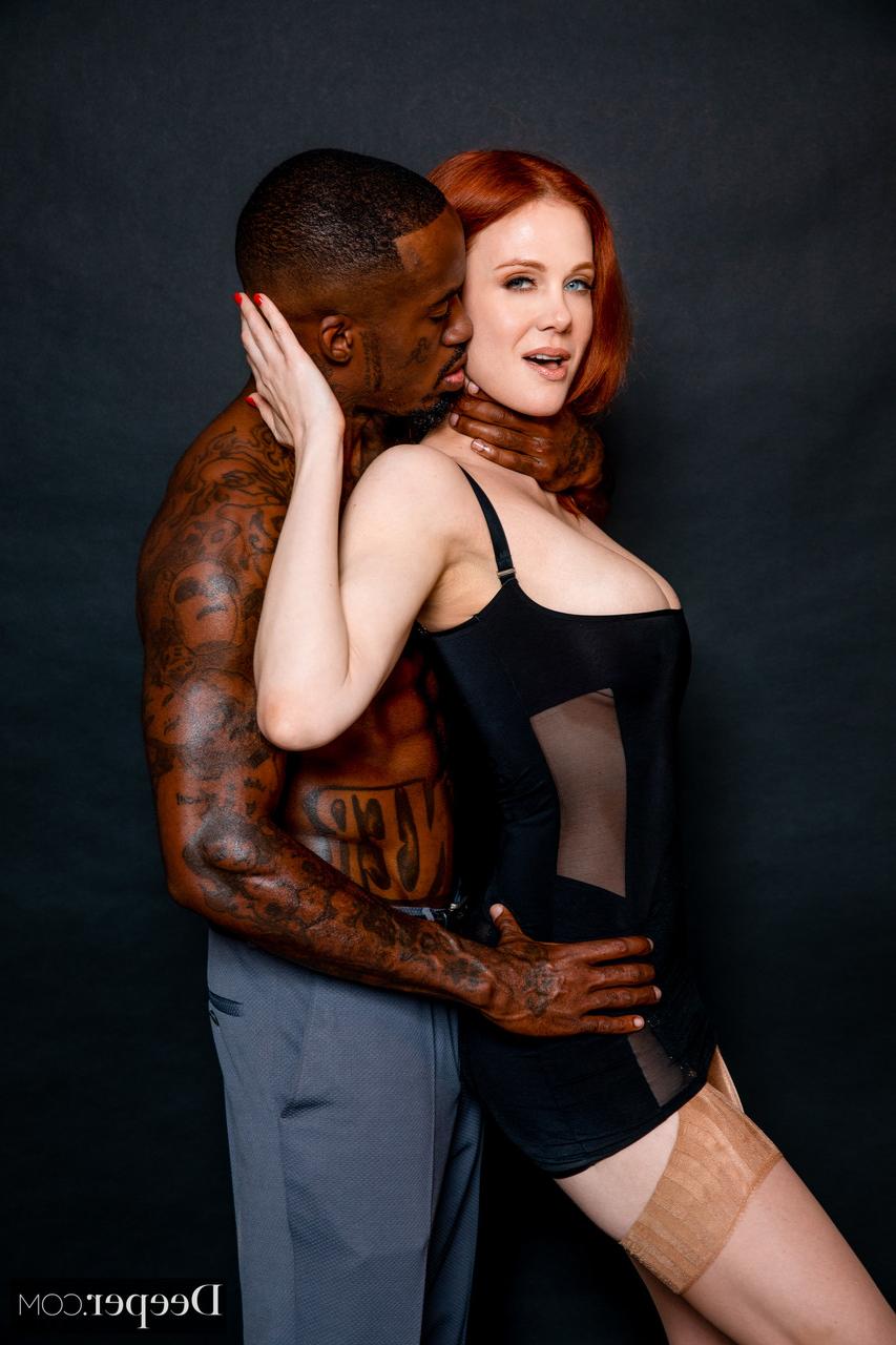 20P Redheaded MILF Maitland Ward exposes her fantastic big tits and gets blacked