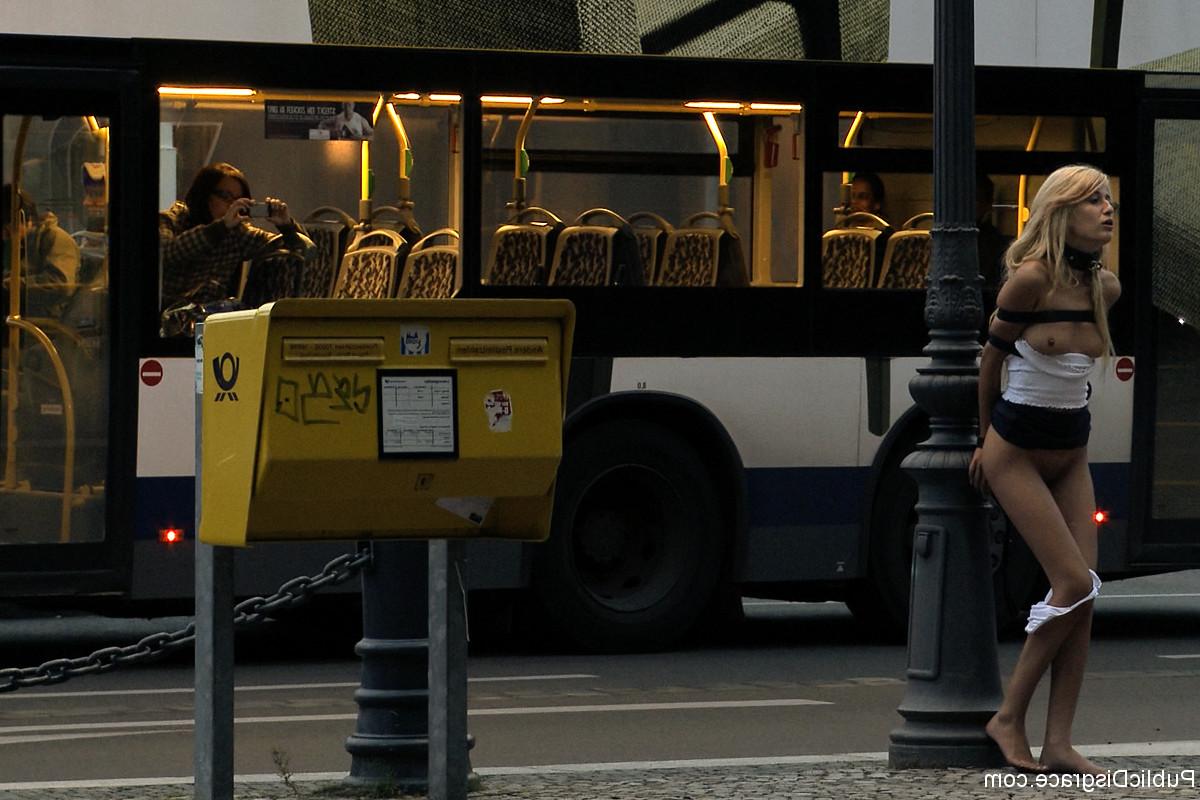 20P Public Disgrace Blanche, Zenza Raggi