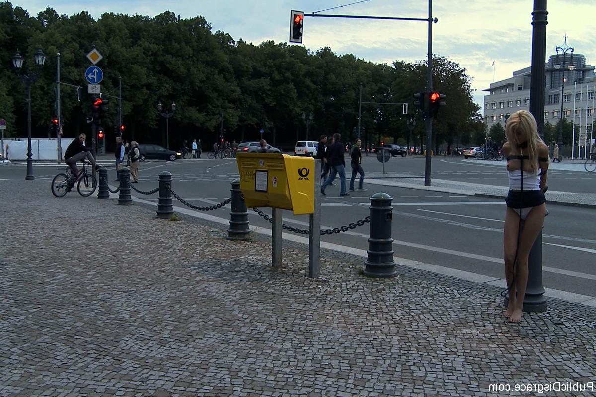 20P Public Disgrace Blanche, Zenza Raggi