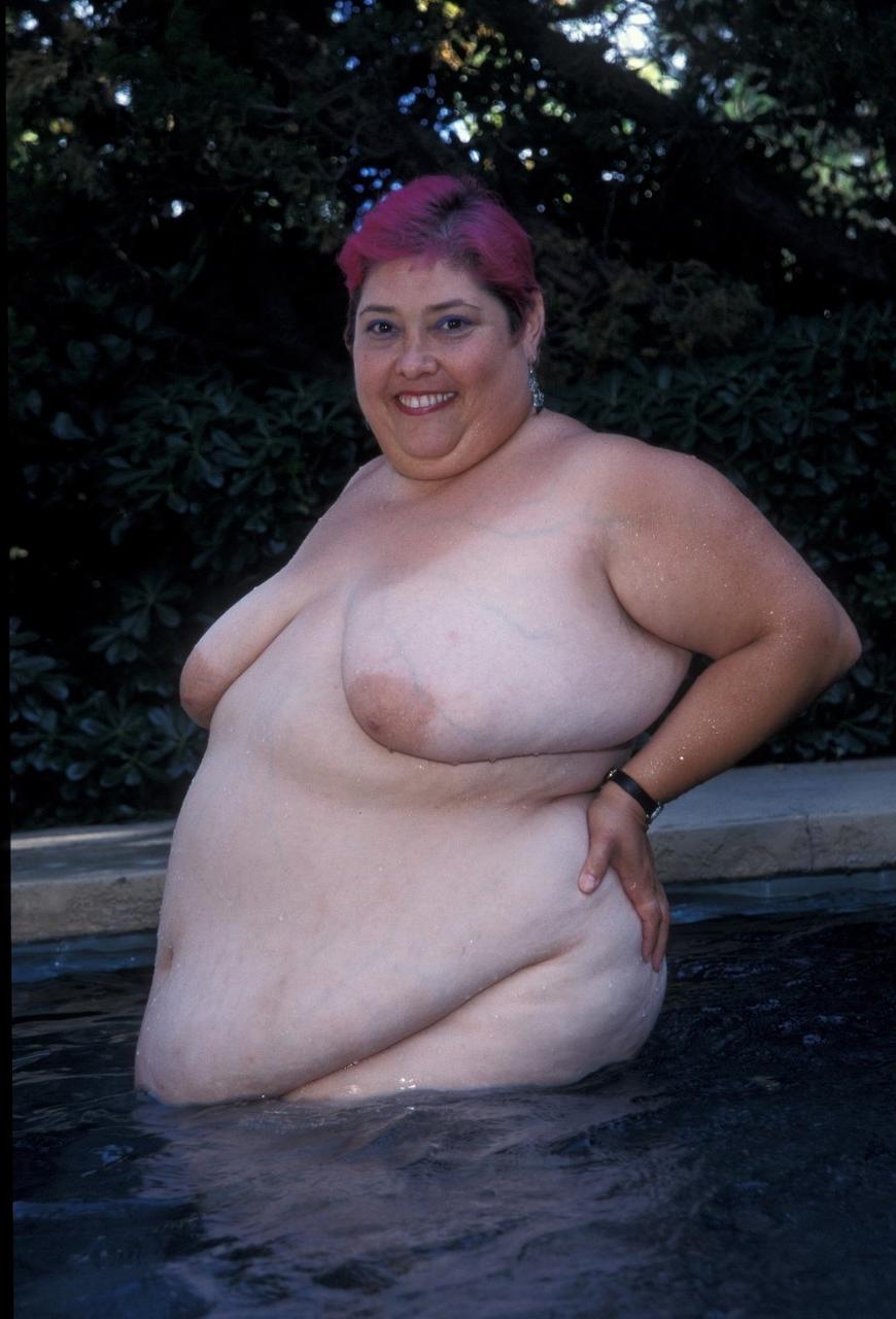20P Charming BBW Cadence Harden stripping and posing butt naked poolside