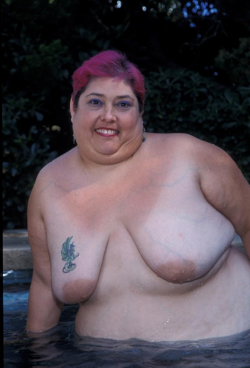 20P Charming BBW Cadence Harden stripping and posing butt naked poolside