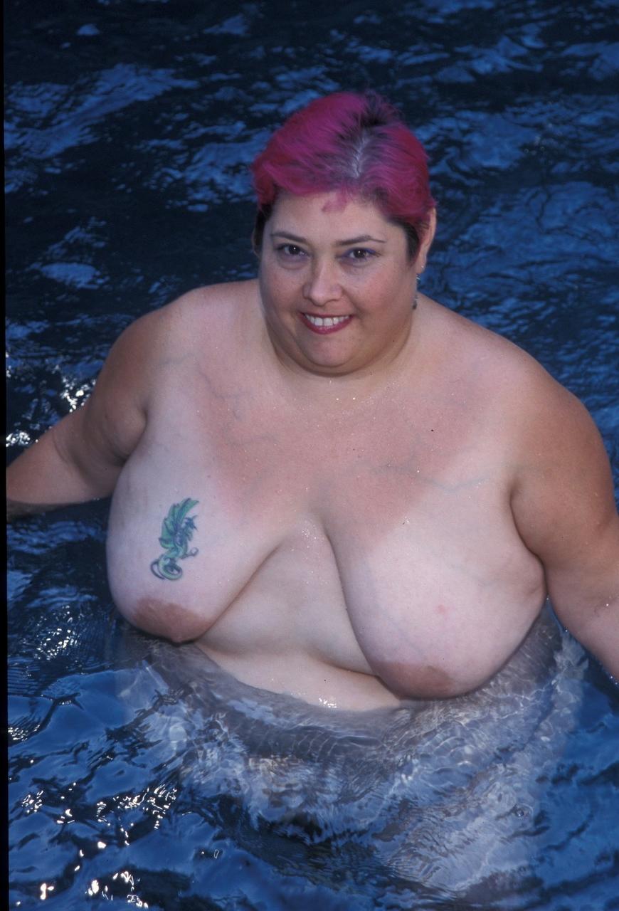 20P Charming BBW Cadence Harden stripping and posing butt naked poolside